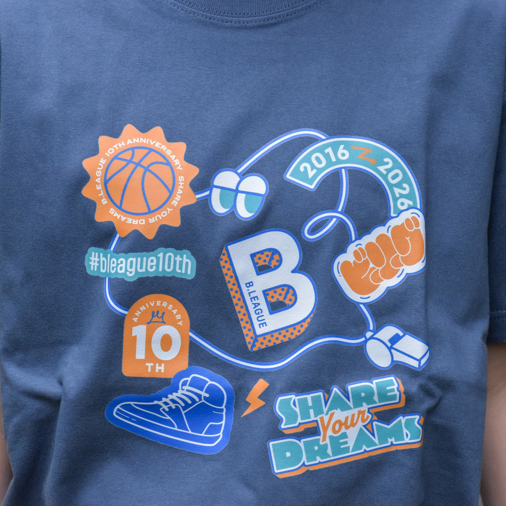 【全5色】B.LEAGUE 10th ANNIVERSARY Share your dreams Graphic T-shirt 詳細画像 ヘイジーネイビー 2