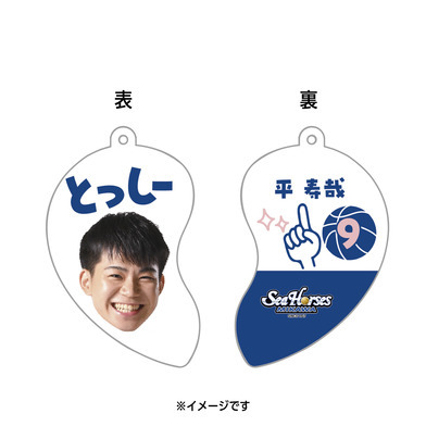 【シークレット】2025-26 ハート形ツインキーホルダー 全14種_左